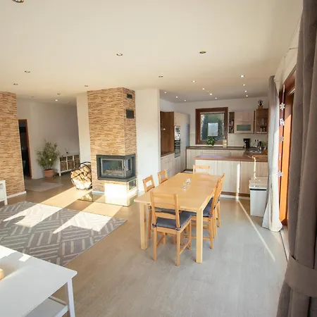 Vila Family House *